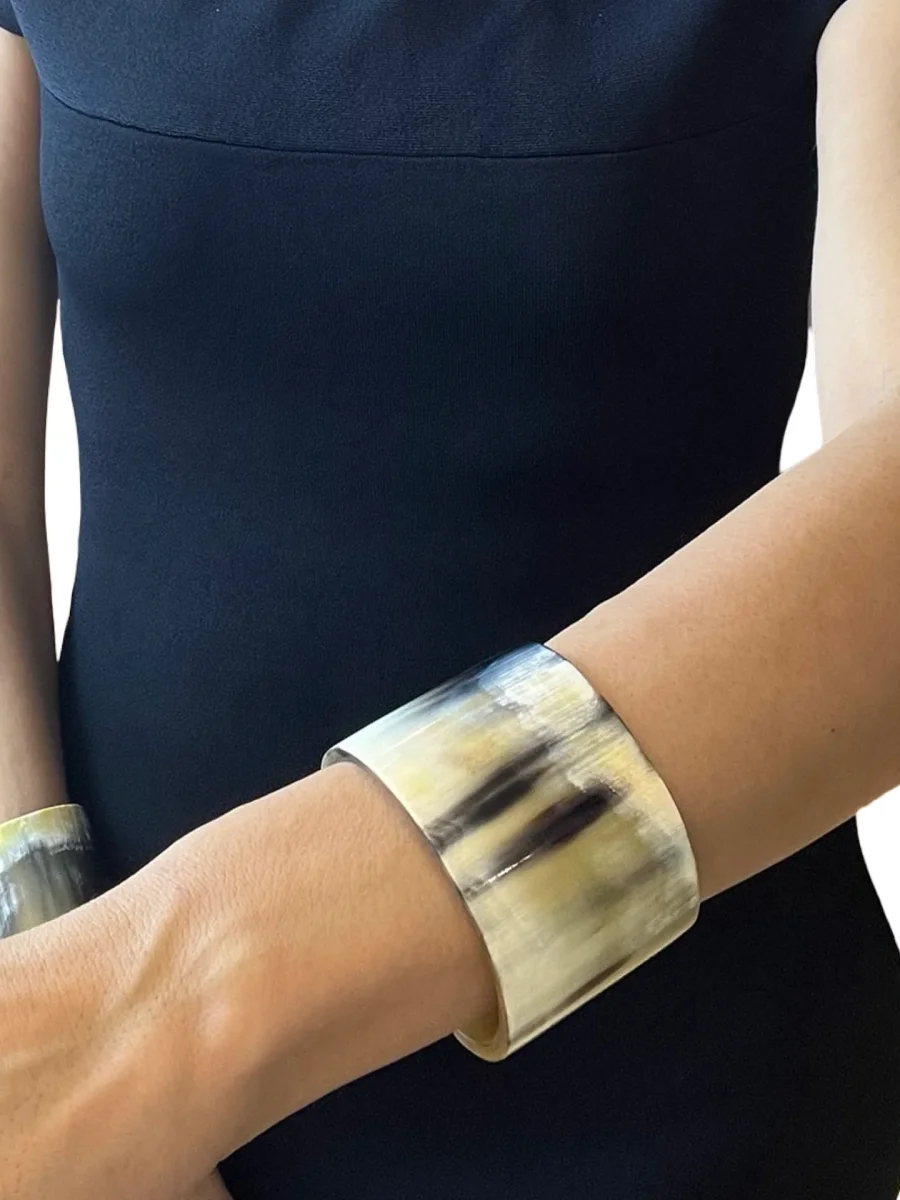 Brazalete Liviana Conti Cuerno Negro - Imagen 3