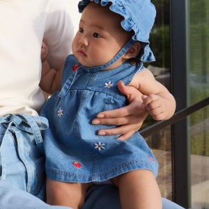 Vestido bebé denim con gorrito fresitas Mayoral Ref 1816