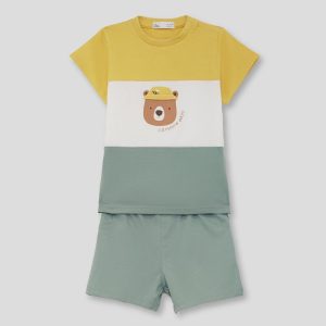 Conjunto infantil niño camiseta mostaza y short verde 264031