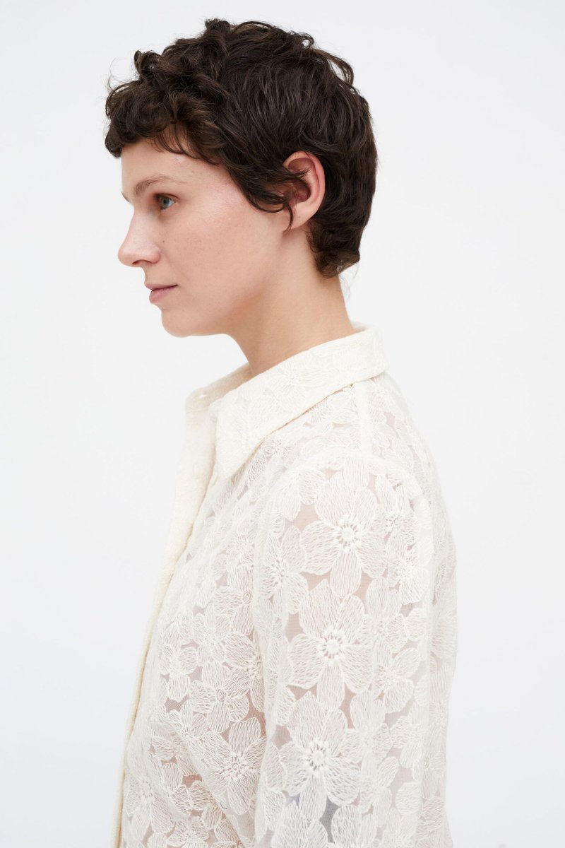 Camisa blanca encaje floral - Imagen 3