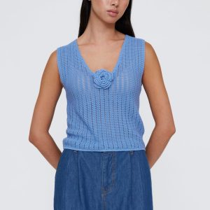 Top punto calado azul