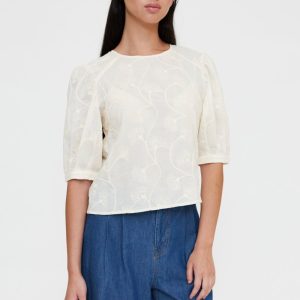 Top bordado floral algodón