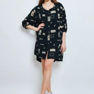 Chemise noire aux motifs géométriques