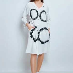 Longue chemise à capuche aux cercles ciselés