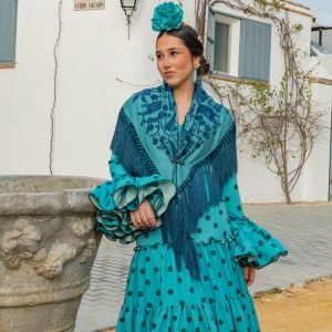 Modelo Cayetana Agua Marina