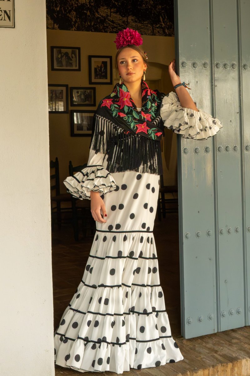 Mantoncillo de Flamenca Bordado “Flor Imperial” en color Negro Verdes - Imagen 4