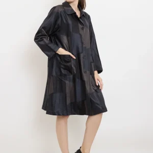 Manteau à boutons et motifs en trapèze
