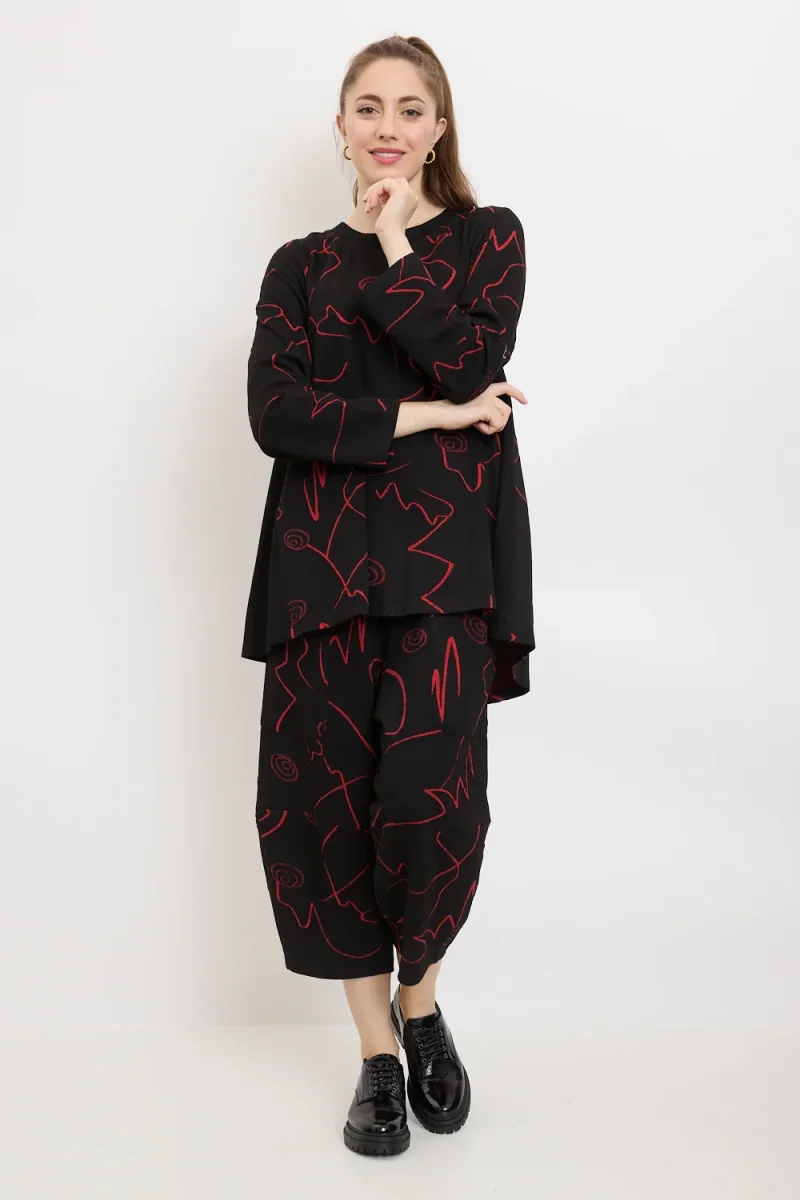 Pantalon à traits et spirales fantaisistes
