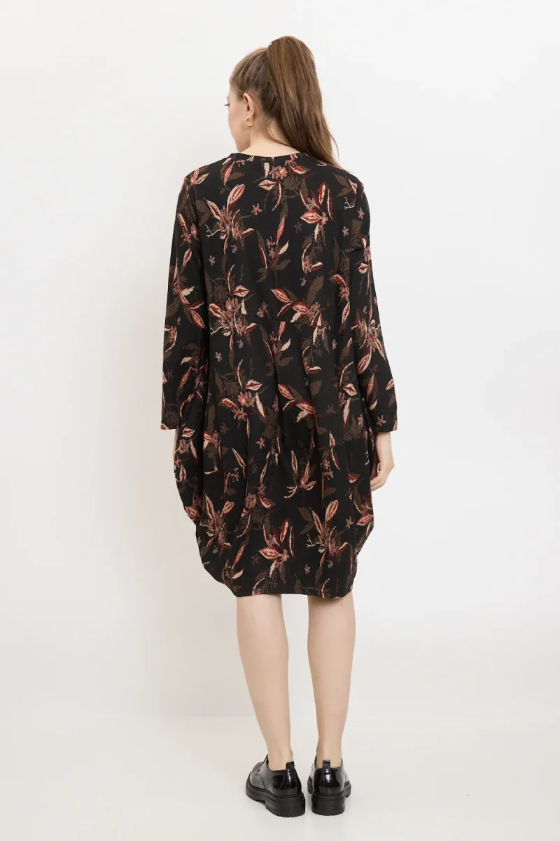 Robe aux motifs floraux automnales - Imagen 4