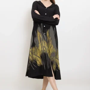 Chemise noire avec des motifs coup de pinceau