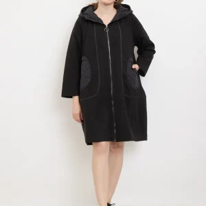 Manteau noir avec plusieurs textures