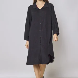 Chemise longue noire épaisse aux touches rouges