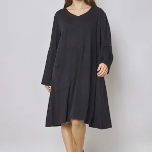 Robe mi longue noire épaisse aux touches rouges