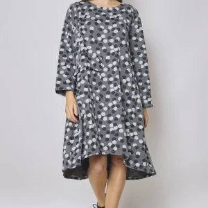 Robe grise à pois