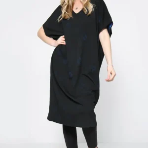 Robe noire aux reflets bleus