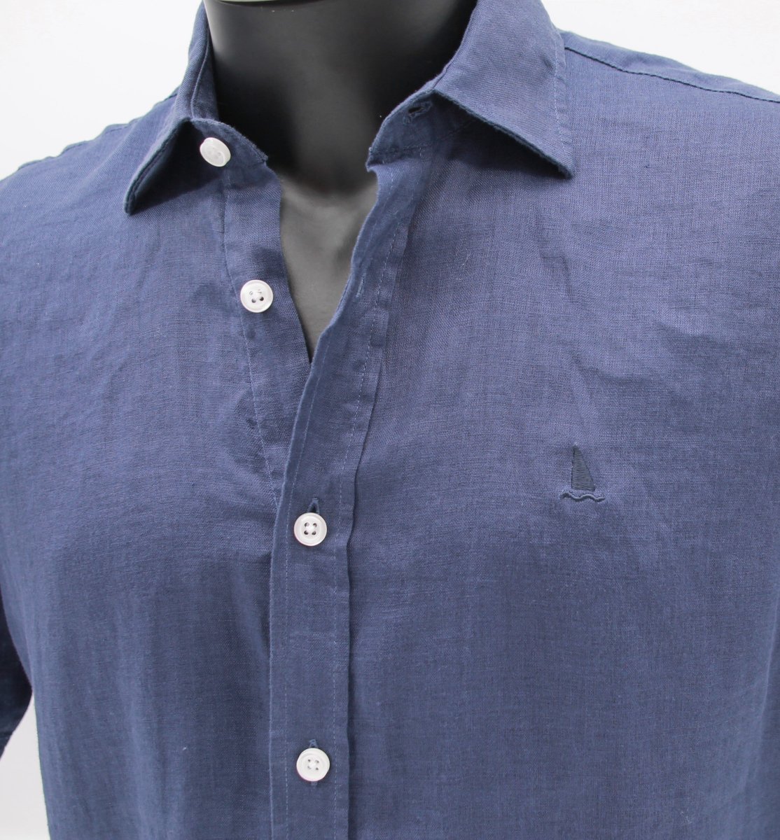 CAMISA LINO MANGA CORTA LISA DE COLOR AZUL MARINO - Imagen 3