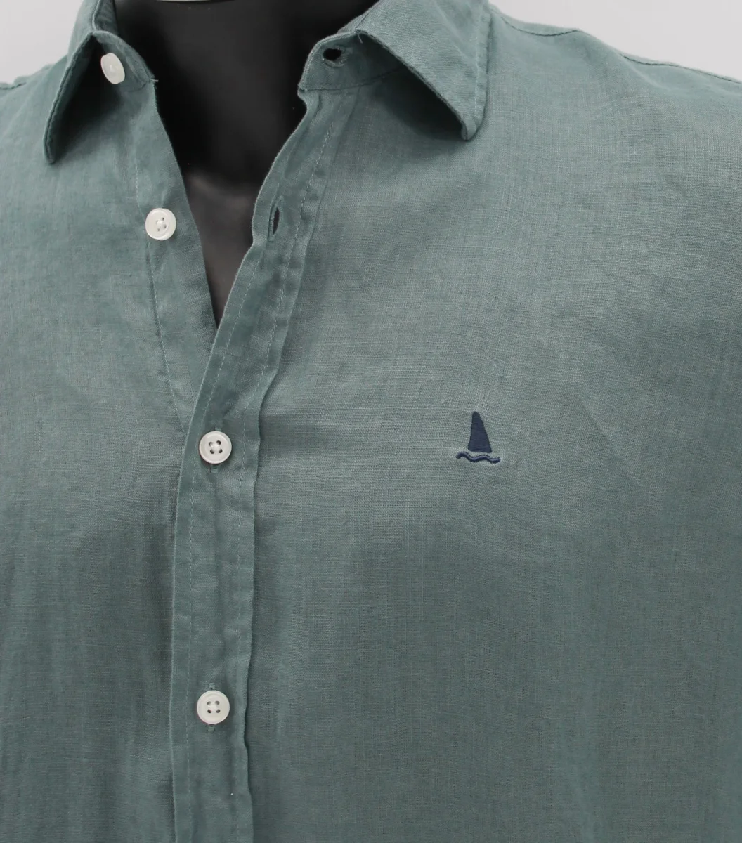 CAMISA LINO MANGA CORTA LISA DE COLOR VERDE GRISÁCEO - Imagen 3