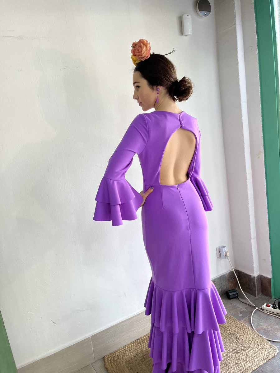 Modelo Ajoli Lila – Outlet Traje de Flamenca