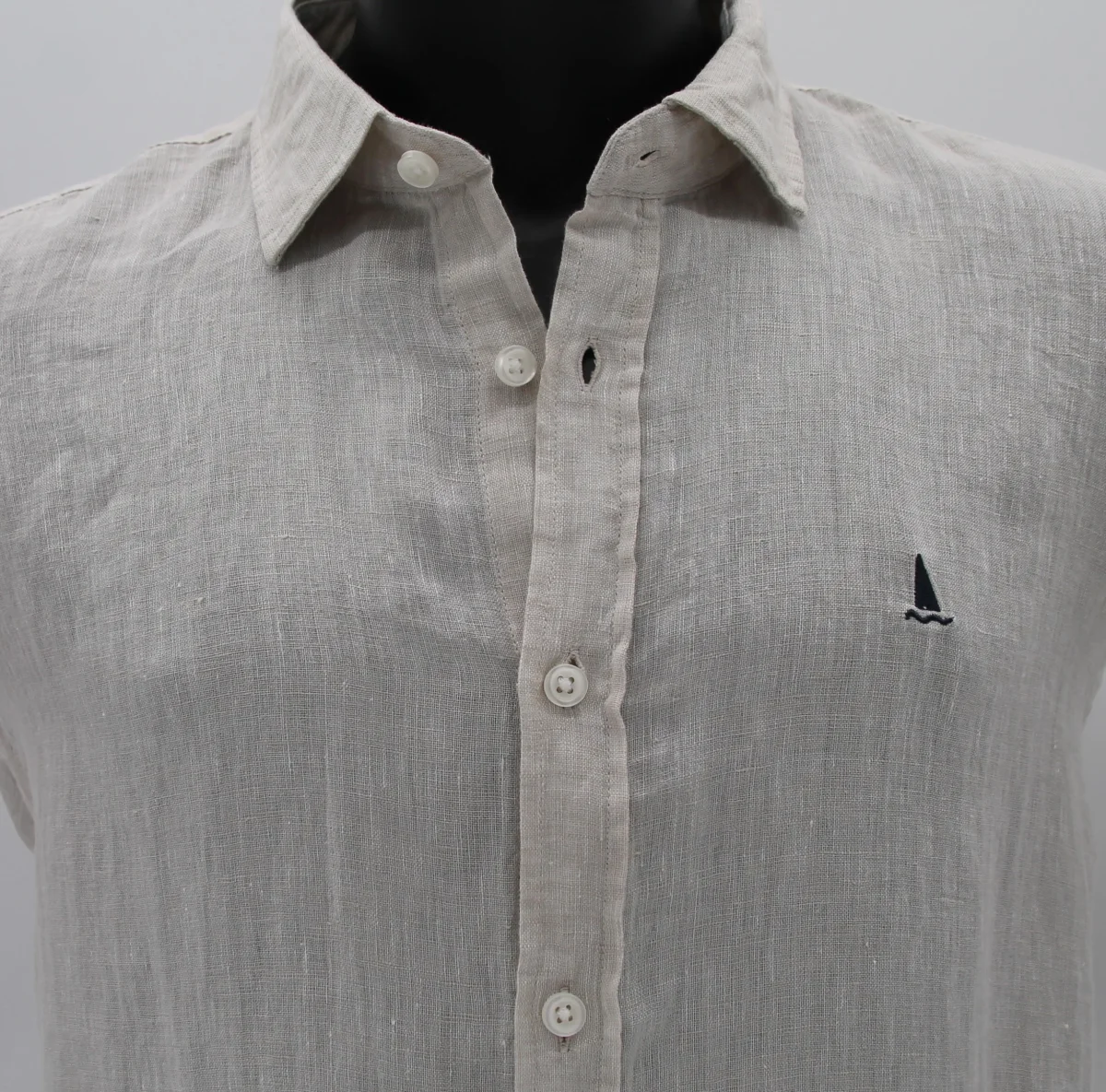 CAMISA LINO MANGA CORTA LISA DE COLOR BEIGE - Imagen 3