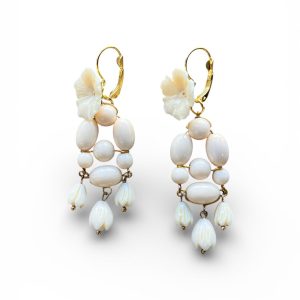 Pendientes Flor Marfil y Oro, el toque de luz para tu Feria