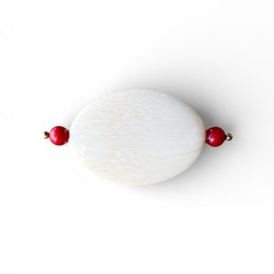Broche Hueso y Coral: Elegancia sevillana para tu Feria