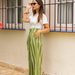 Pantalón Capri Rayas Esmeralda – Versatilidad sin Límites