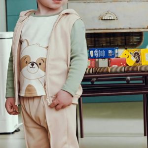 Conjunto beige con sudadera de osito – Isabel Mora