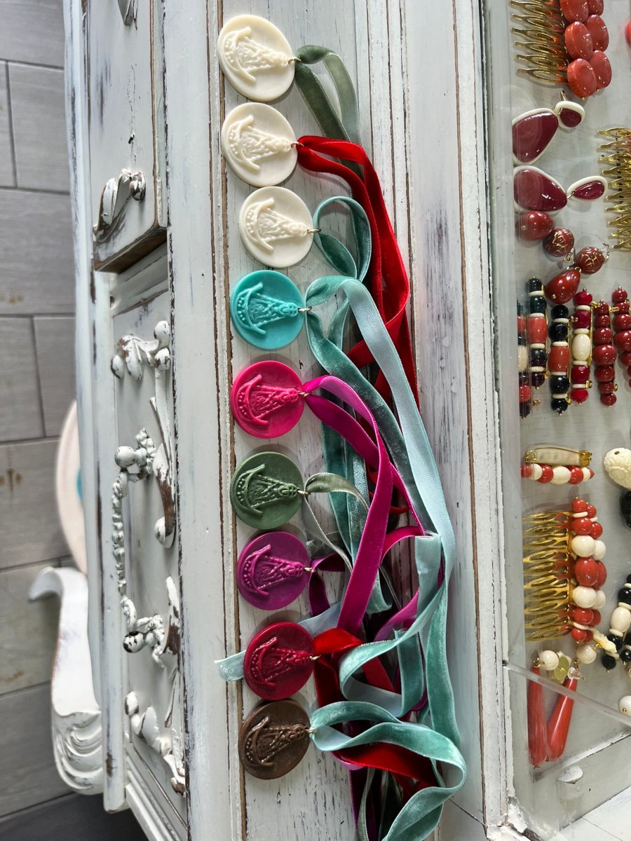 Lazada Rociera para Mantón con Medalla de Resina y Terciopelo - Imagen 5