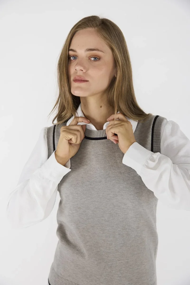 Sweater Vest Victoria Gris - Imagen 3