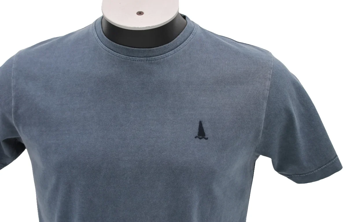 CAMISETA AZUL NOCHE LOGO BORDADO - Imagen 3