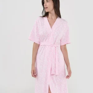 Bata corta de mujer estampado rosa florecitas