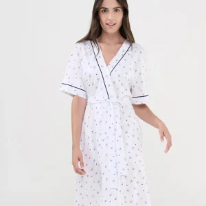 Bata corta de mujer con vivo estampado cerezas