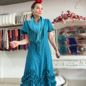 Bata Rociera Artesanal “Azul Añil” + Flor de Regalo – Diseño de Lunares con Volantes