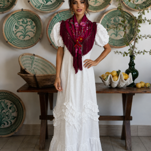 Bata Rociera Blanca en Algodón Perforado Premium y Confección Artesanal + Flor de Regalo