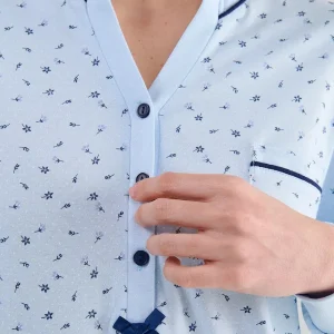Camisón manga larga celeste florecitas cuello abierto