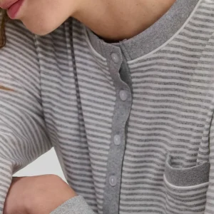 Camisón manga larga rayas grises cuello pata