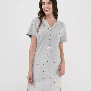 Camisón corto de manga corta estampado gris corazones