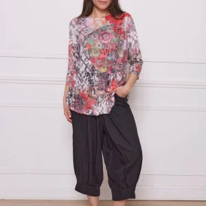 Blouse rouge à motifs