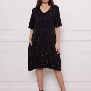 Robe noire à motifs
