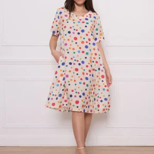 Robe beige à motifs ronds