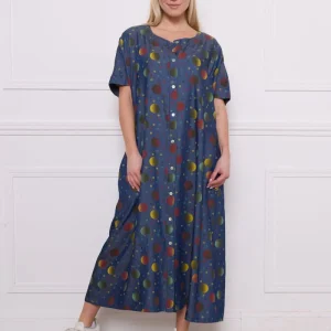 Robe longue bleue à motifs ronds