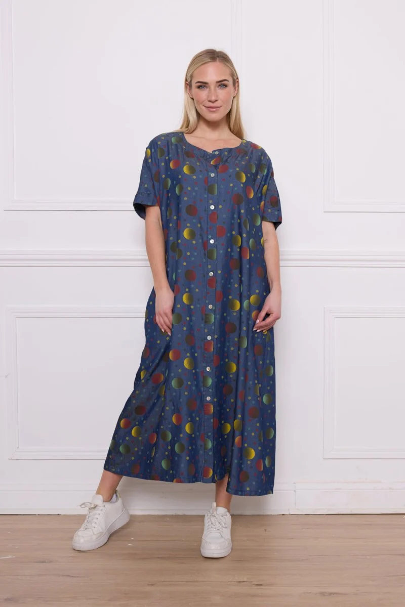 Robe longue bleue à motifs ronds