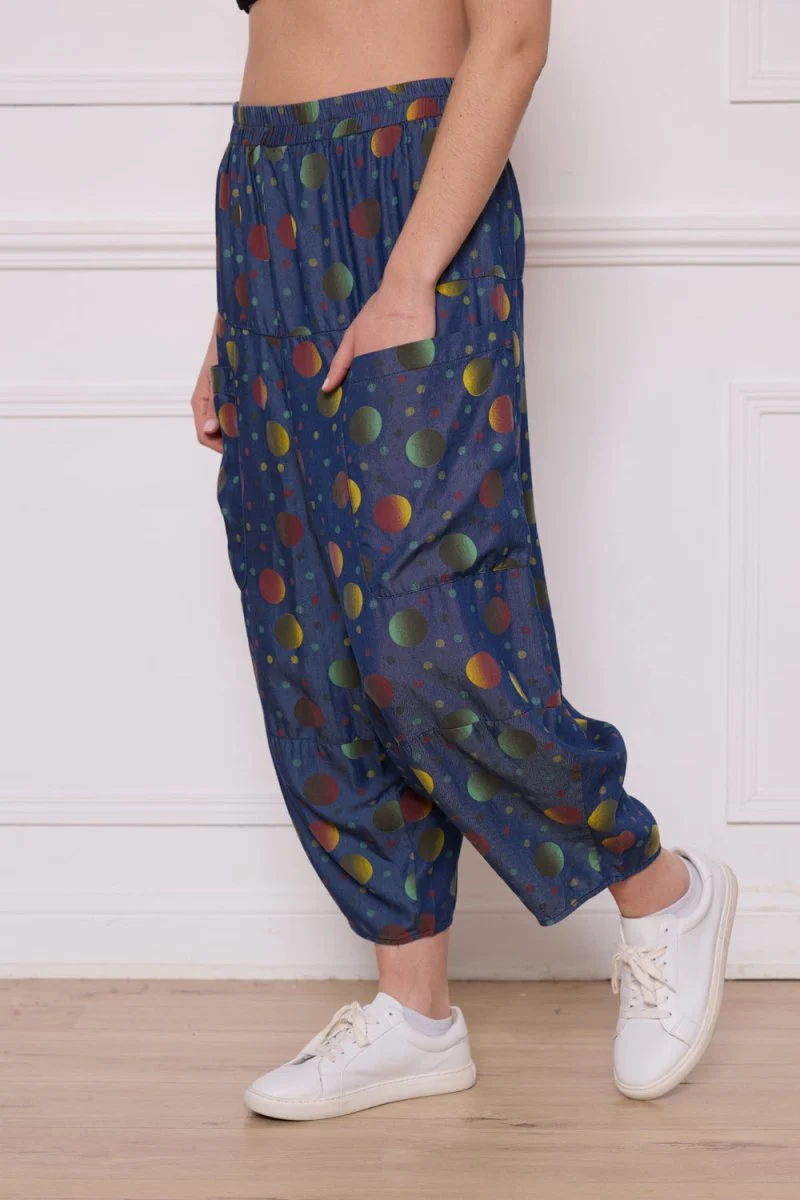 Pantalon bleu à motifs ronds - Imagen 3