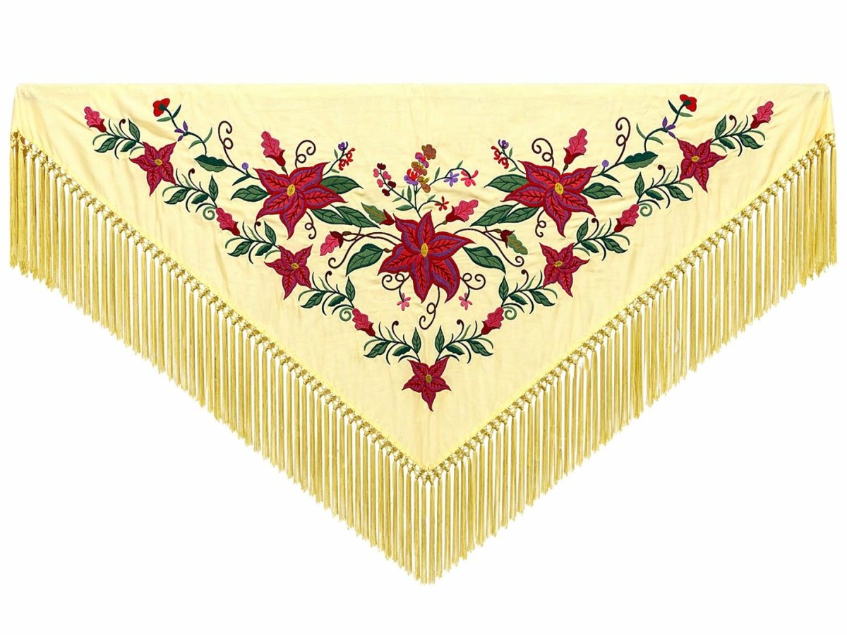 Mantoncillo de Flamenca Bordado “Flor Imperial” en color Vainilla Verde