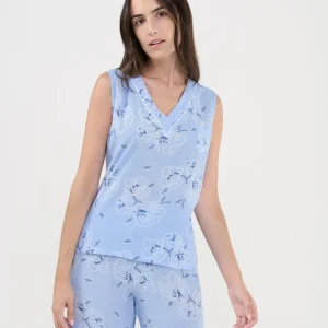 Pijama corto de mujer cuello pico estampado flores