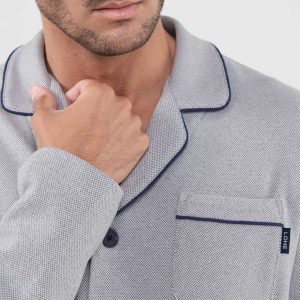 Pijama largo de hombre abierto botones gris