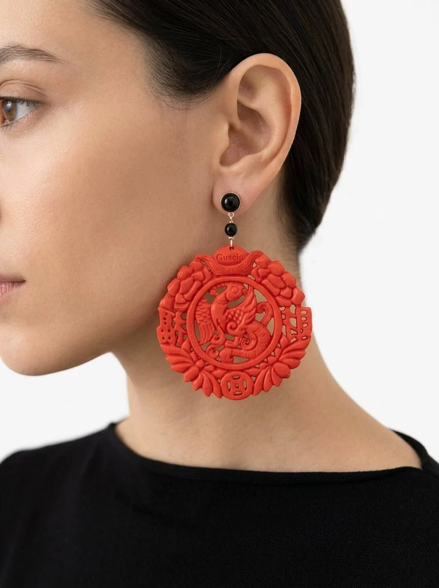 Pendientes Fabrizio Marcantelli Medallón Tallado Dragon Imperial Coral - Imagen 2