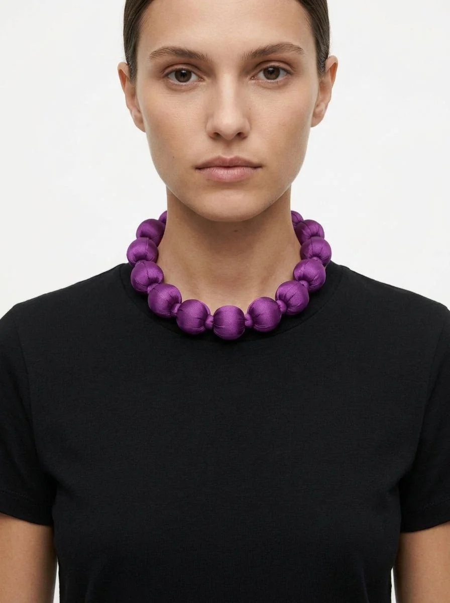 Collar Il Baco Da Seta Linh Púrpura