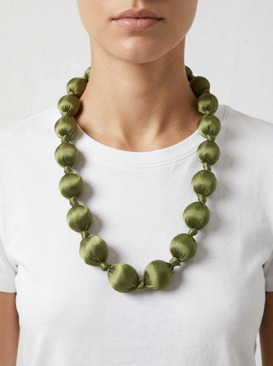 Collar Il Baco Da Seta Kon Verde Oliva