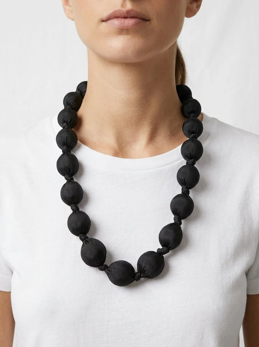 Collar Il Baco Da Seta Kon Negro